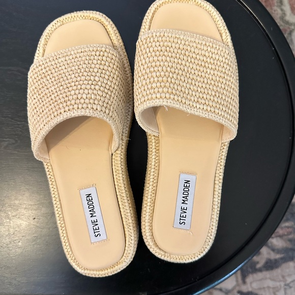 Steve Madden Women's Tan Woven platform  Sandals - Worn Once - Picture 1 of 6